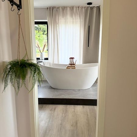 Апартаменты Leonardo Wuerzburg I Freistehende Badwanne Экстерьер фото